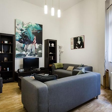Family Suite By Heroes' Square Boedapest Buitenkant foto