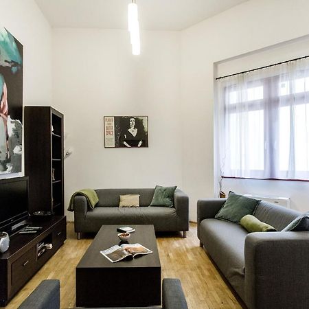 Family Suite By Heroes' Square Boedapest Buitenkant foto