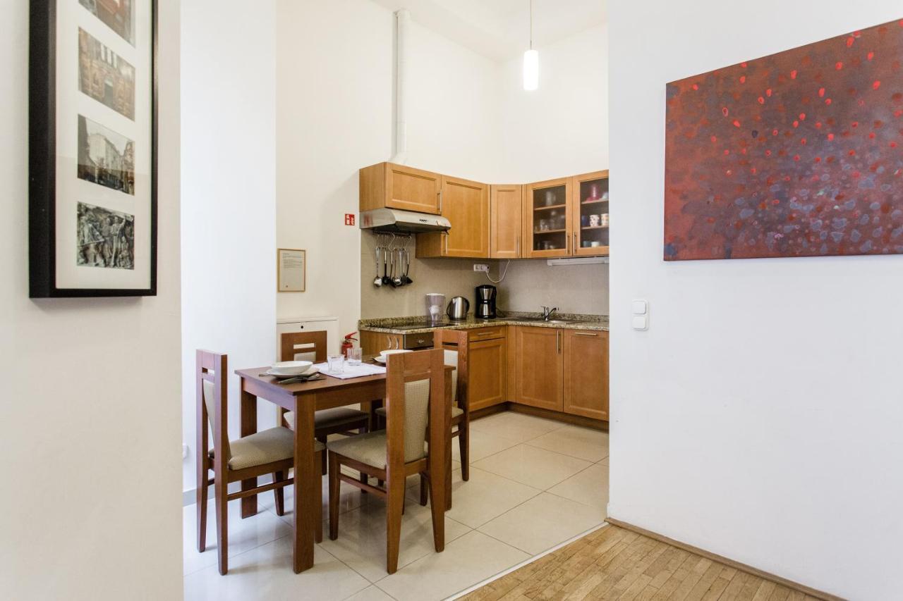 Family Suite By Heroes' Square Boedapest Buitenkant foto