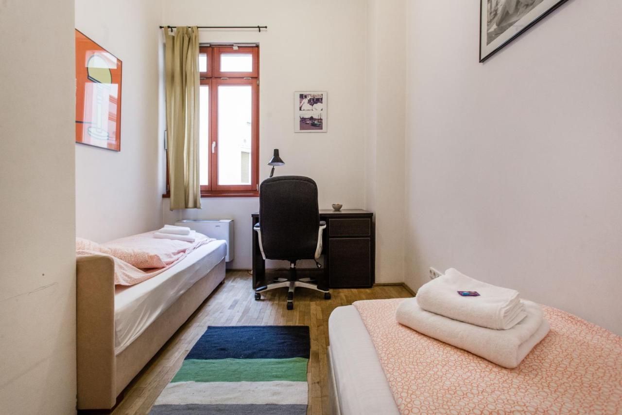 Family Suite By Heroes' Square Boedapest Buitenkant foto